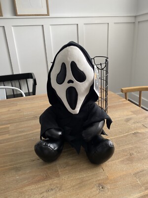 HugMe Ghost Face Shake Action Plush Scream Huggable 16  Doll Black KidRobot NECA