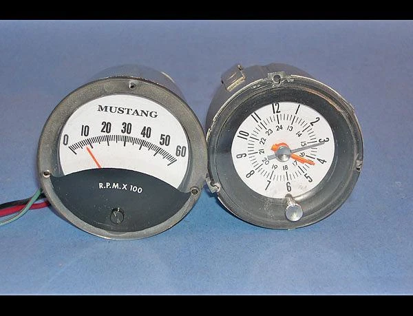Medidores de cara blanca para Ford Mustang Rally-Pac 1966 Foto 3 de 4