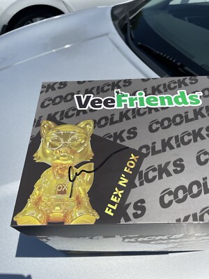 Veefriends x Coolkicks Flex N  Fox Figurine by Gary Vee Signed 1 /500 Unopened