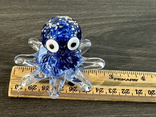Pisapapeles Dynasty Gallery Blue Glow in the Dark Glass Pulpo, vidrio soplado a mano - Imagen 9 de 13