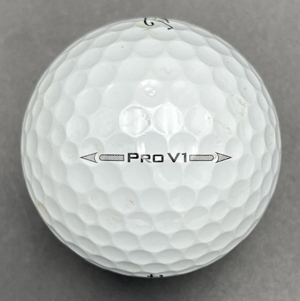 Pelota de golf Newcastle Brown Ale Logo (1) Titleist Pro V1 usada Foto 4 de 4