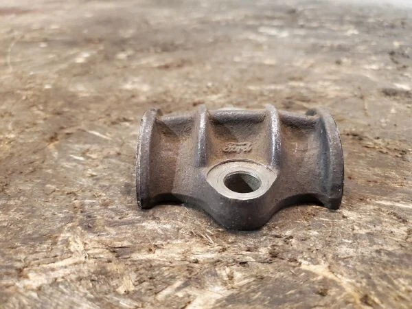 Tapa de cojinete del árbol de levas Ford modelo T 1916-1927 Foto 3 de 4