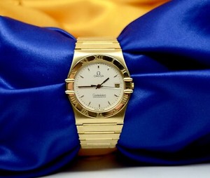 omega constellation chronometer quartz