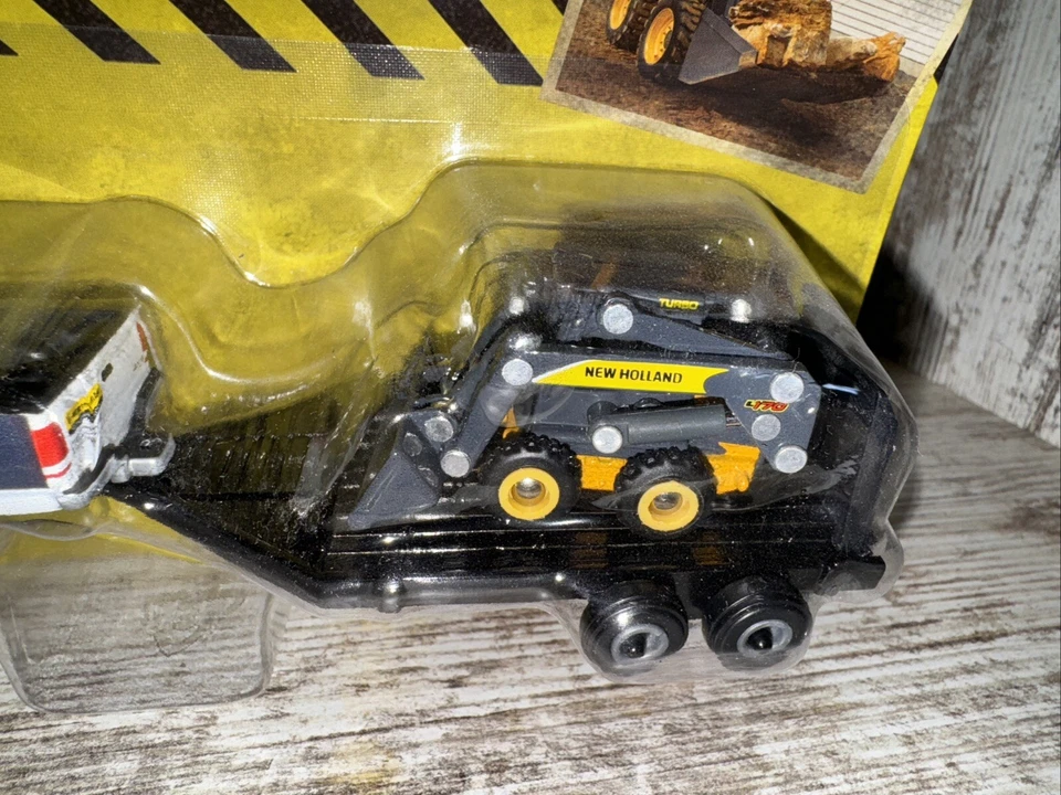 1/64 Scale New Holland L170 Skid Steer With Dodge Truck & Trailer Ertl - Image 3 of 4