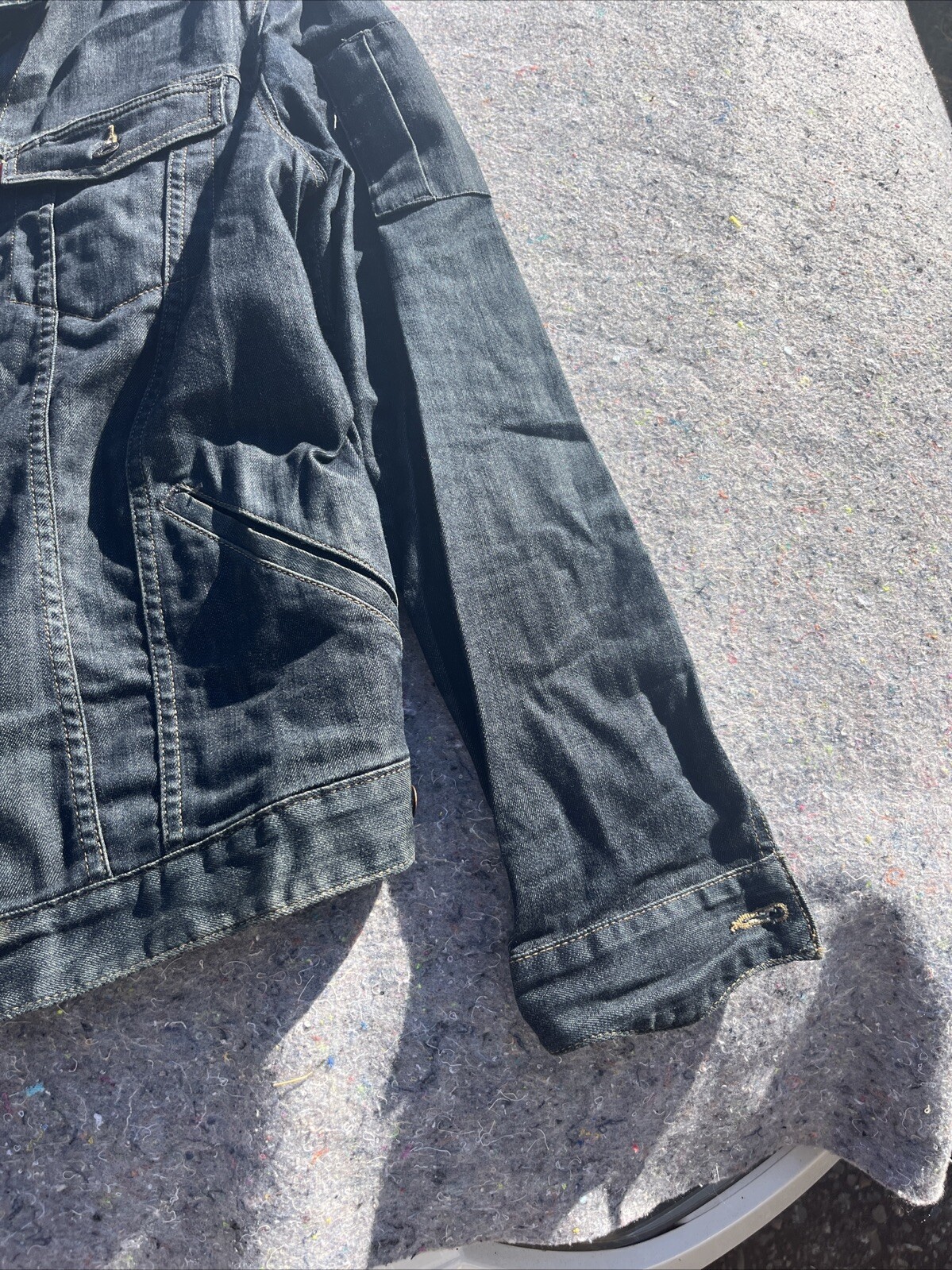 Levi’s Denim Jean Jacket XL 98% Cotton Button Down Pockets Trucker Dark Blue Xl thumbnail 6