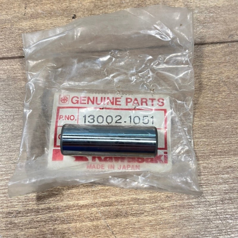 Kawasaki OEM NOS PISTON PIN / 13002-1051 / KH 125 KZ EX GPZ CSR