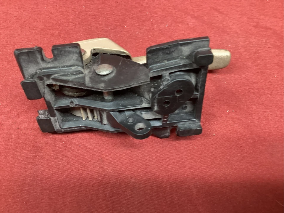 Manija interior derecha Mercury Grand Marquis 1992-1997 F0VB-89-01 Foto 4 de 4