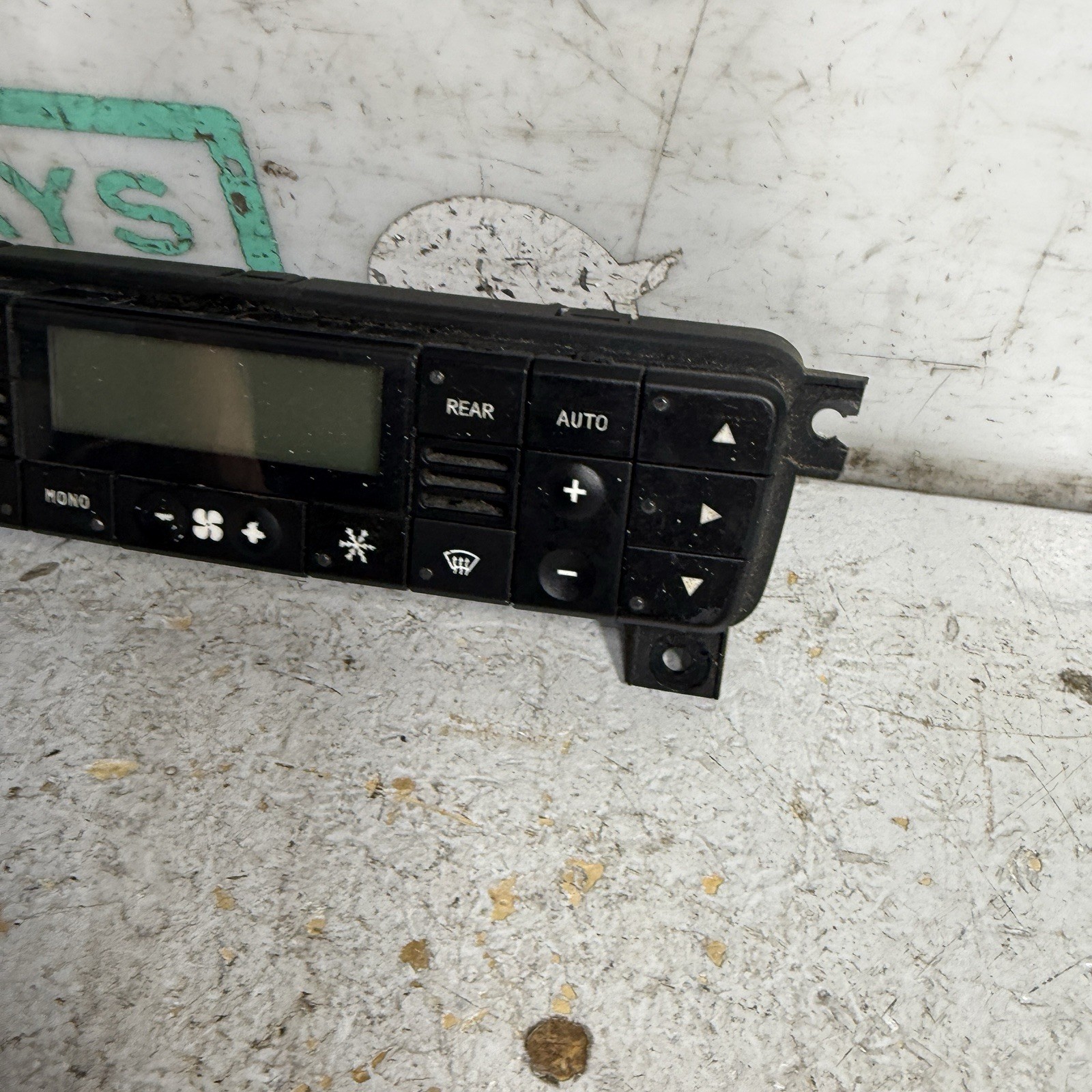 03-08 Maserati Quattroporte Climate Control Head Unit Switch Panel M139