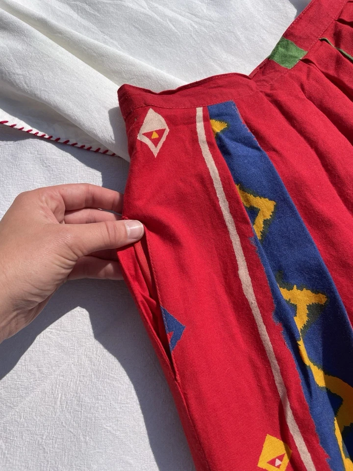 Vintage 70s Size 8 W26 Red Boho Folk Patterned Midi Skirt - Image 3 of 4