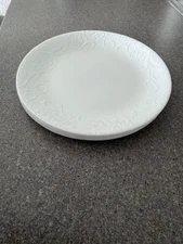 SET OF 4 - CORELLE  - WHITE BELLA FAENZA - 8.5" EMBOSSED RIM LUNCH PLATES