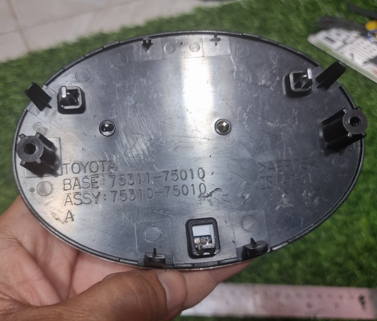 TOYOTA Front Grille Emblem Badge assy 75310-75010 | eBay