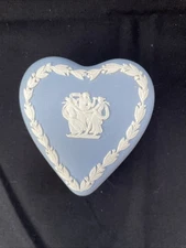 Vtg Wedgewood Heart Shape Jasperware Trinket Box w/lid England
