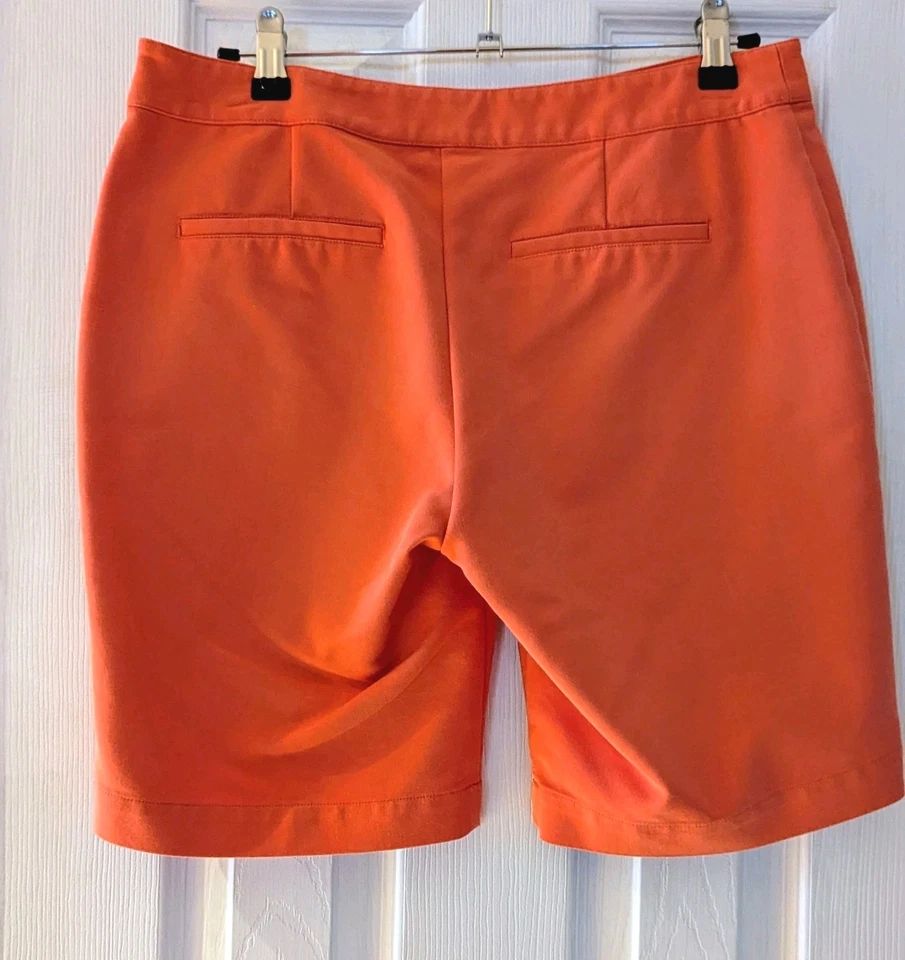 Pantalones cortos naranja para mujer Catherine Malandrino. Talla 4. Fue usado para golf. Foto 3 de 4