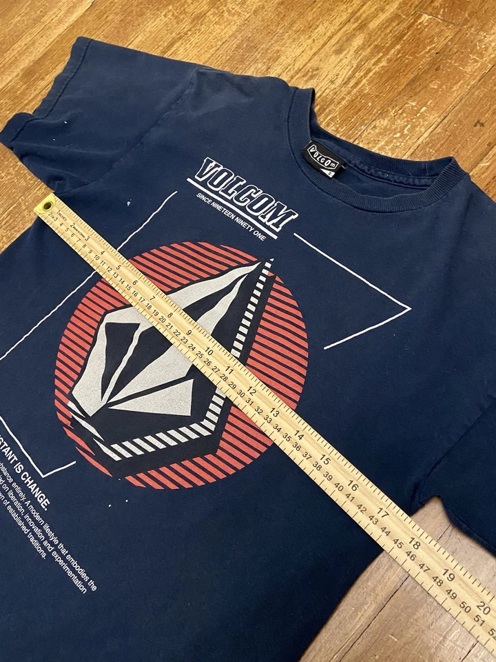 Vintage Y2K Volcom Skater Navy Graphic Center Logo T-Shirt Small - Image 4 of 4