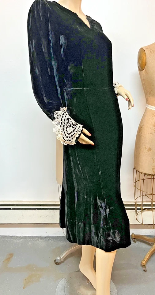 Vestido elegante década de 1930 Leg O' Mutton veludo de seda com acabamento de manga de renda peito 34-36 - Imagem 2 de 4