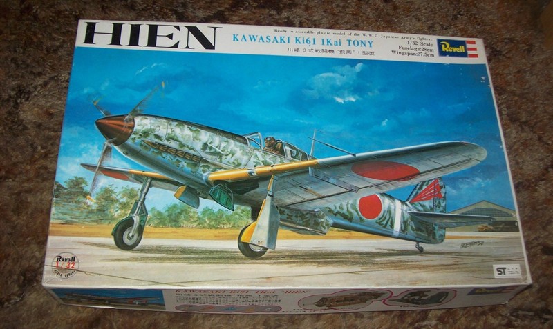 1/32 REVELL WW2 JAPANESE HIEN FIGHTER AIRCRAFT