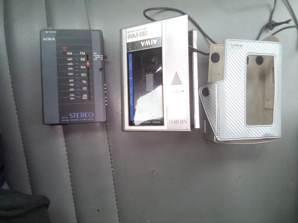 Vintage AIWA HS-P06 Portable Stereo Cassette Player Japan 1980s Walkman TU-01 FM - Image 4 of 4