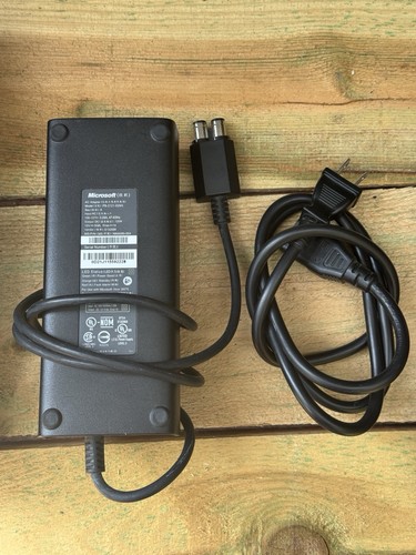 XBOX 360 Console, 2 Controllers Power Cord - Picture 9 of 10