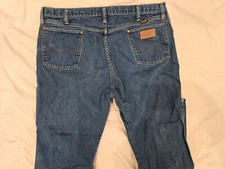 Mens 42x32 Wrangler jeans: medium wash, vintage USA made, GUC