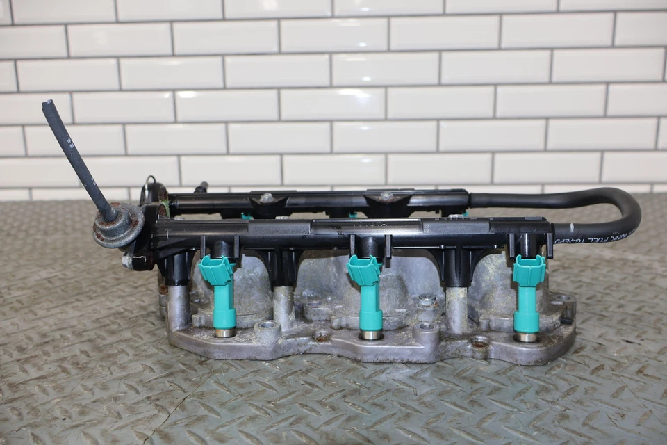 07-09 Toyota FJ Cruiser 4.0L 1GRFE colector de admisión inferior con combustible (67K) Foto 2 de 4