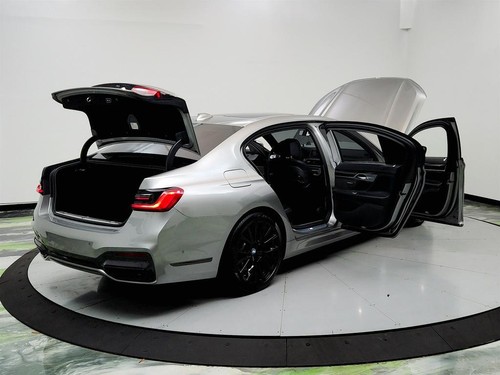 2022 BMW 7-Series 740i - Picture 11 of 12
