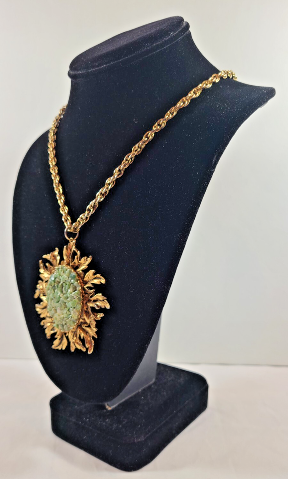 Unbranded Yellow Gold Tone Rope Necklace w/Green Jade Chip Pendant Leaf ...