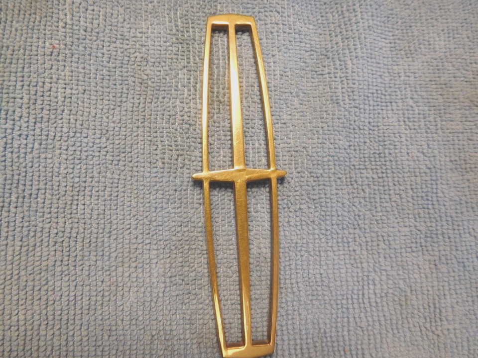 Town Car Tail Light Gold Emblem 1998 2002 Lincoln Town Car OEM