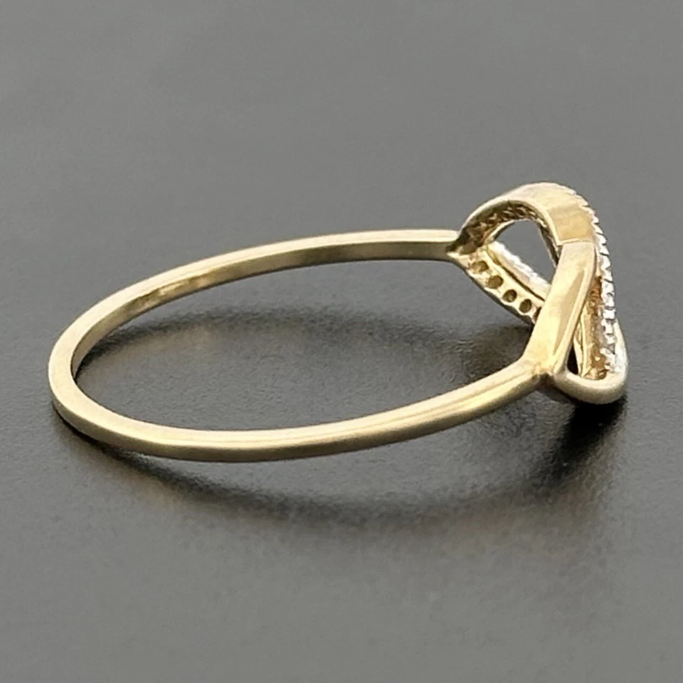 Delicado anillo ligero con racimo de diamantes de oro amarillo de 9 quilates - Varios tamaños Foto 3 de 4