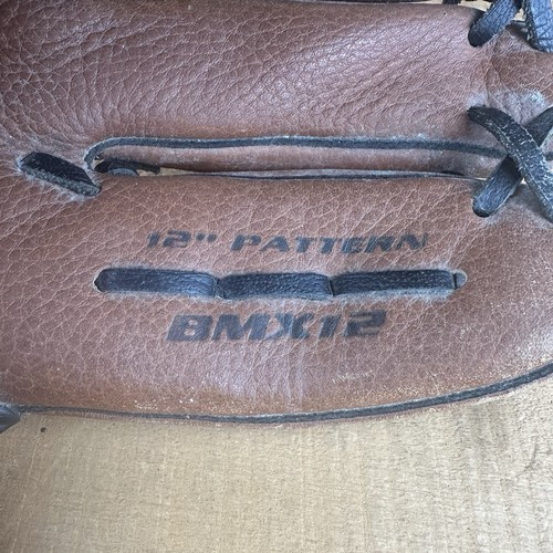 Easton Black Magic Leather BMX 125 Baseball & Softball 12" Glove RHT - Picture 3 of 11