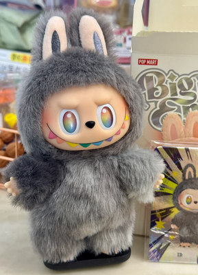 Rare PopMart 3rd-gen hidden ID figure:Sleek details,exquisite