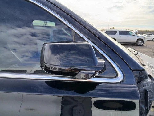 Used Right Door Mirror fits: 2015 Gmc Yukon Power turn signal opt DL3 w/o surrou