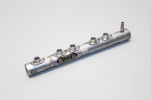 BMW E81 E87 E90 E91 Druckspeicher Kraftstoffverteiler 7809128