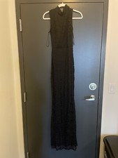FASHIONNOVA WOMEN’S BLACK FLOOR LENGTH BACKLESS STRAPLESS LACE GOWN. SIZE S