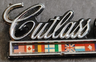 cutlass様オーダー OLDSMOBILE CUTLASS SALON CIRCA '78 FLAGS EMBLEM 1716269 {4510} | eBay