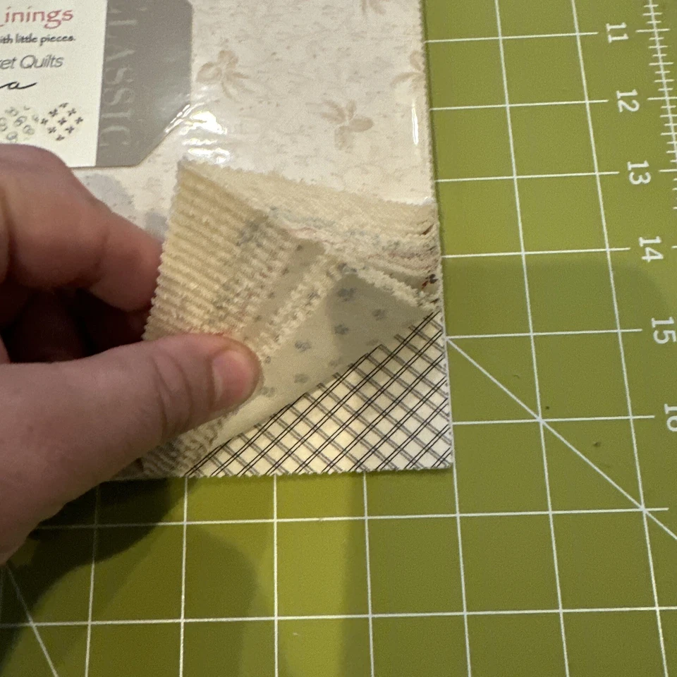 Ткань Moda — серебряные подкладки от Laundry Basket Quilts — квадратный слой для торта 10 дюймов - Изображение 2 из 4