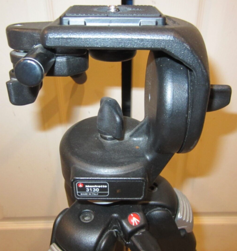 Manfrotto Tripod 3011BN and 3130 Manfrotto Fluid Head with Quick Release Plate - Picture 15 of 18