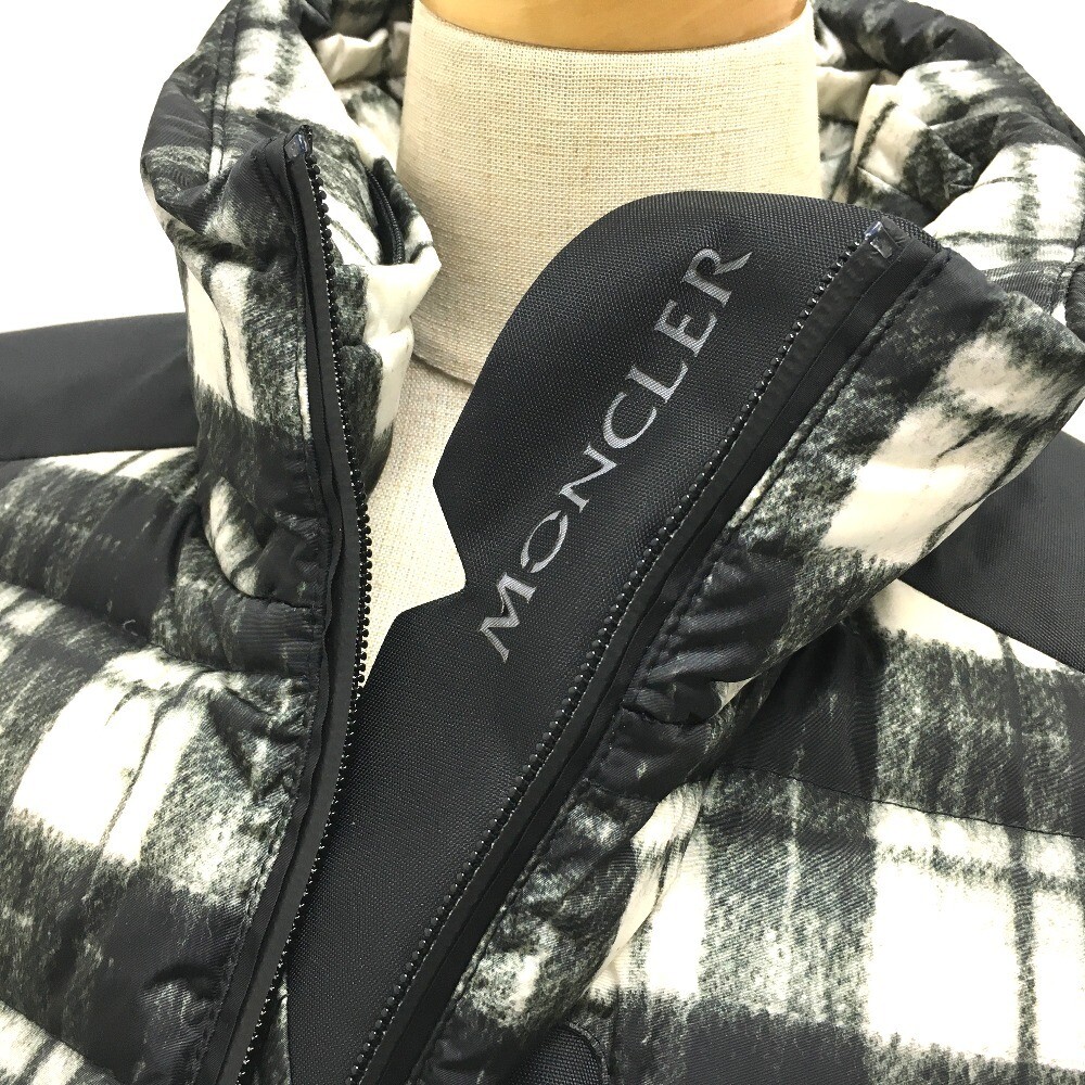 MONCLER - モンクレール MONCLER SELUNE トリコロール 4684925 ファー ダウンジャケット ホワイト×グリーン系 MONCLER 4684925 SELUNE Tricolor Outerwear Puffer Down Jacket
