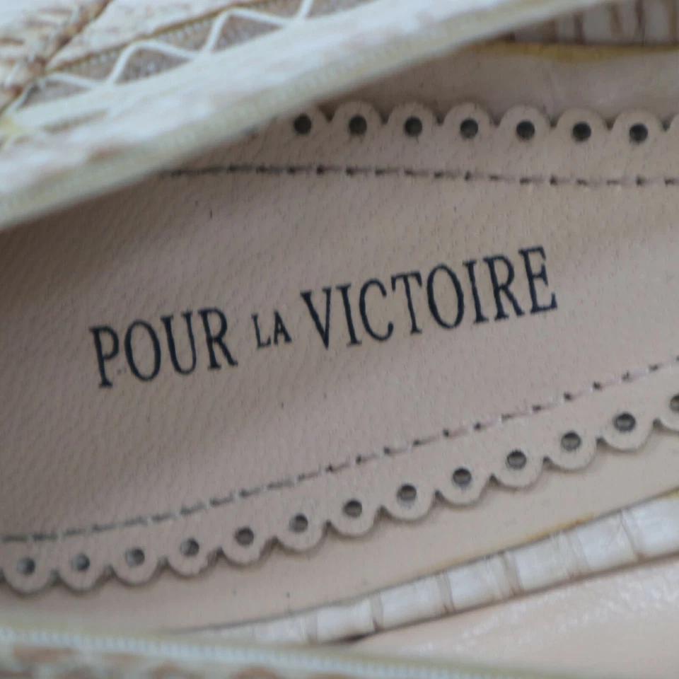 Pour La Victoire Ballet Pisos Mujer 7 Cuero Serpiente Repujado Beige Punta Foto 4 de 4