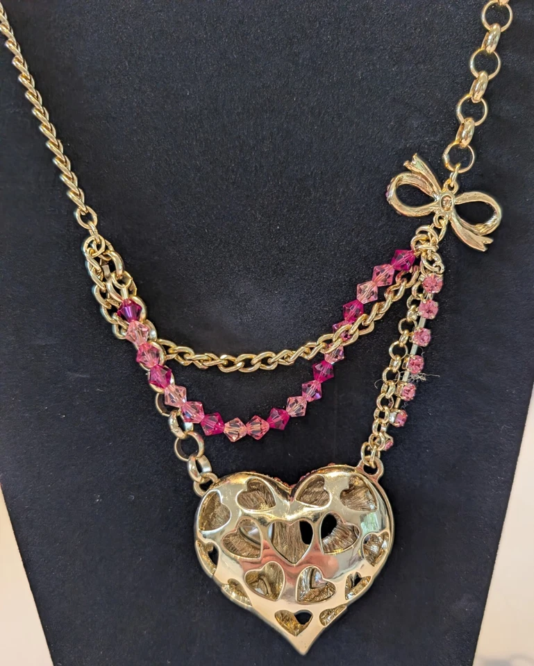 Collar Corazón Hinchado Vintage Betsey Johnson Rosa Estrás con Pendientes a Juego Foto 4 de 4