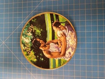 Avon Mother's Day 2006 Collector Plate Mother and Child Colin Bootman 22k Gold