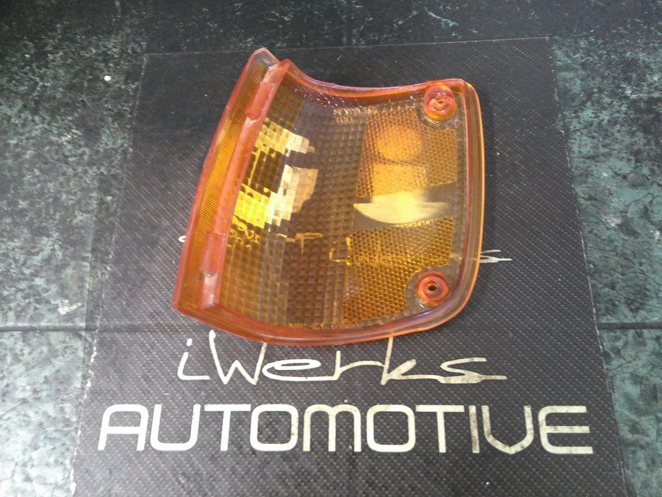 Lente de luz de esquina delantera derecha OEM 85-87 Mazda 323 BF Koito 230-61184 R FR Foto 3 de 4