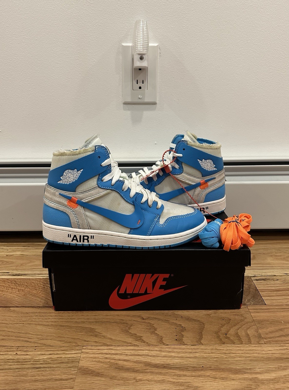 Air Jordan 1 Retro OG x Off-White High UNC. Pre Owned Size 8.5 / AQ0818-148.
