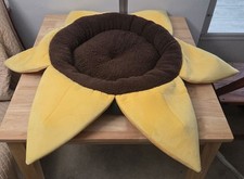 GotLemons Sunflower Cat Bed