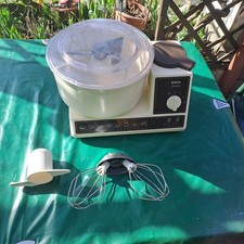 Bosch Mum 6010 Universal Küchenmaschine  450 W mit Rührbesen Knethacken Schüssel