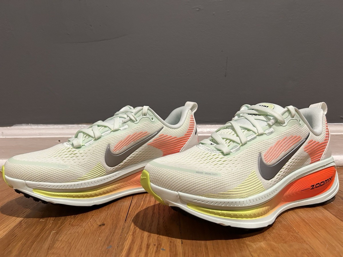 ◆正規品◆NIKE VOMERO 18 BARELY GREEN HYPER CRIMSON◆関税込 Size - 6.5 Nike Vomero 18 Barely Green/Hyper Crimson/ HM6803