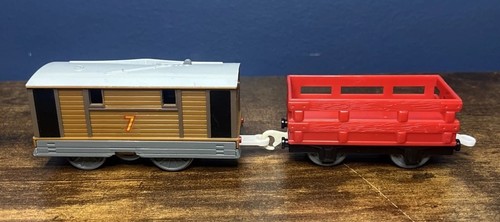 Thomas Trackmaster Toby Plarail Tomy 1997 Motorized Engine Train Works! W/ Cargo - Picture 2 of 6