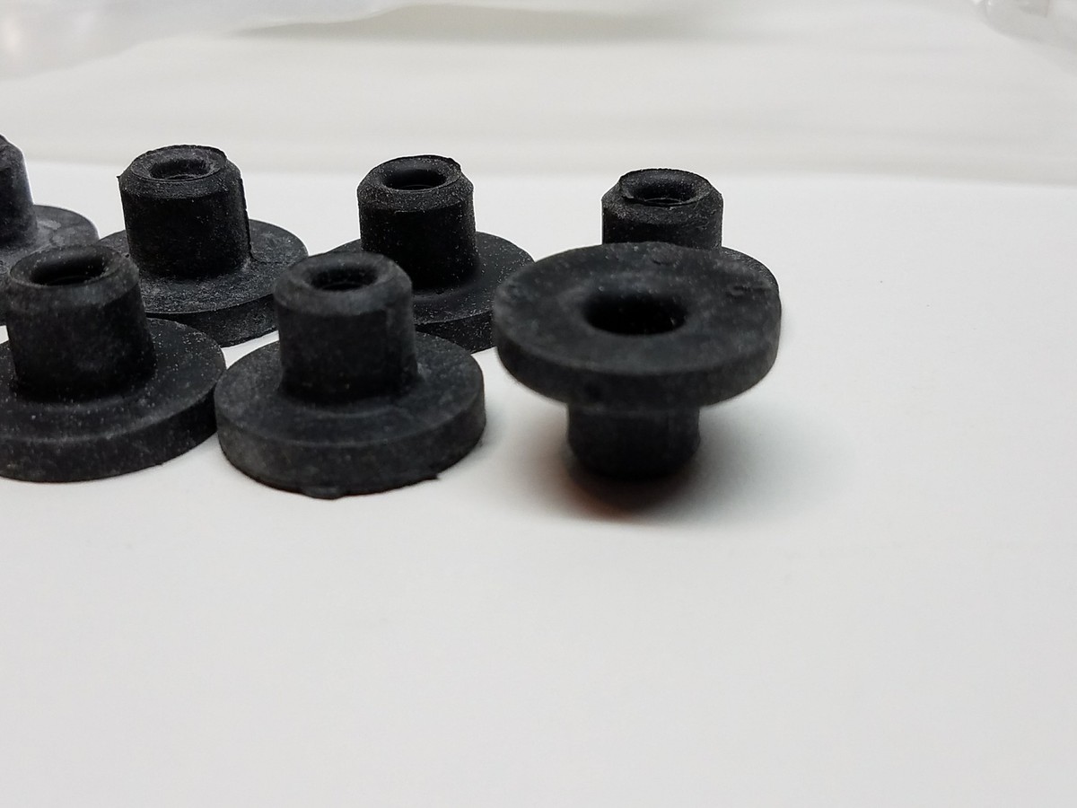 NEW GENUINE MERCEDES BENZ WASHER PUMP GROMMET LOT OF 7 OEM PART