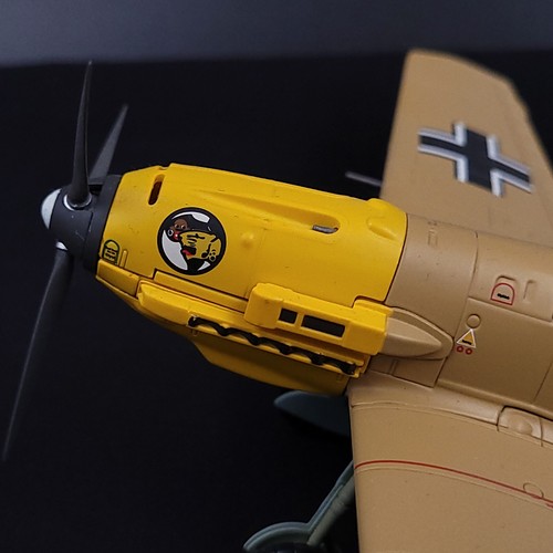 Hobby Master 1:48 Bf 109E-7/Trop "Black Chevron" I/JG 27 1941 HA8704 - Picture 7 of 10