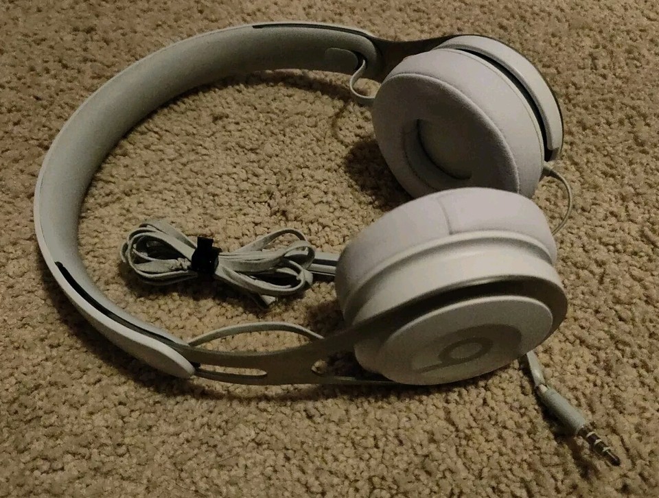 Genuine Beats by Dr Dre EP On Ear Wired Headphones White eBay