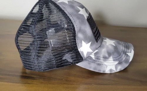 ☆ NUOVO berretto da donna cinturino posteriore coda di cavallo grigio mimetico stelle bandiera americana patriottica ☆ - Foto 8 di 10